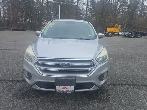 Used 2017 Ford Escape SE image 2