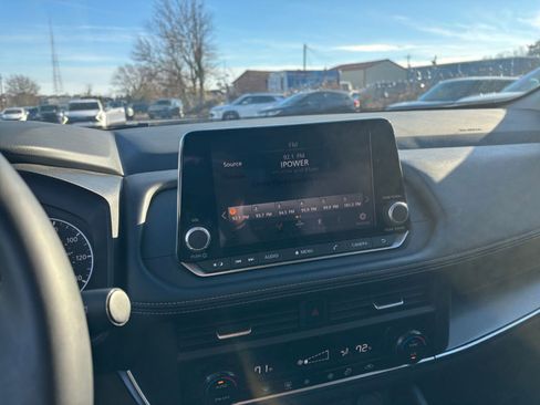 Used 2025 Nissan Rogue SV image 18