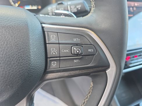 Used 2024 Jeep Grand Cherokee L Limited w/ Luxury Tech Group II image 21