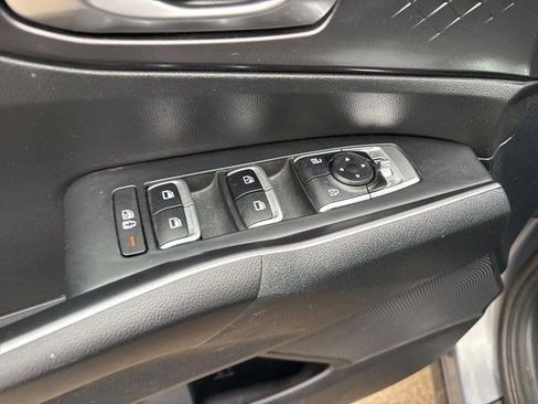 Used 2023 Kia Sorento LX image 14