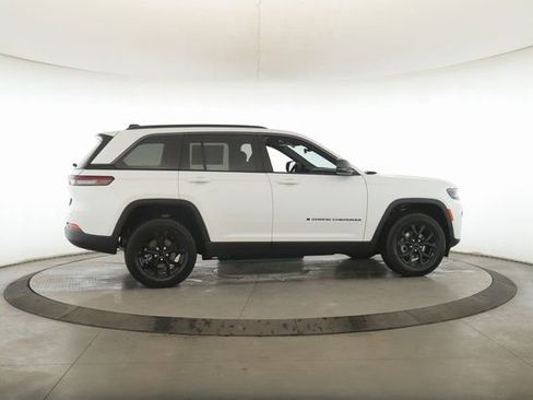 New 2026 Jeep Grand Cherokee Altitude AWD/4WD image 6