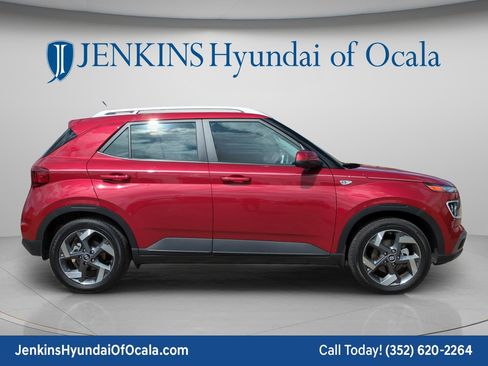 Certified 2025 Hyundai Venue Limited FWD image 2