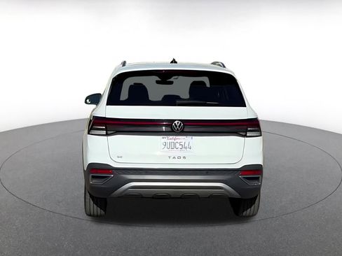Used 2025 Volkswagen Taos SE image 11