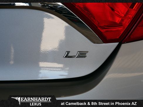 Used 2017 Toyota Camry LE FWD image 5