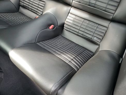 Used 2010 Ford Mustang Shelby GT500 RWD image 13