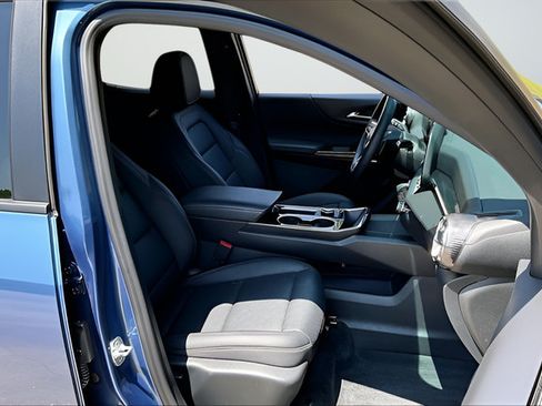 Used 2026 Chevrolet Equinox LT w/ Convenience Package II FWD image 26