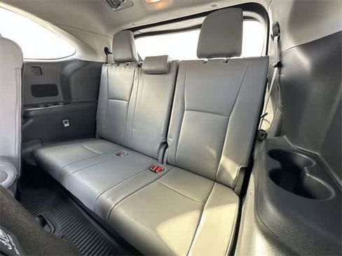 Used 2024 Toyota Highlander Limited image 20