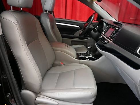 Used 2015 Toyota Highlander XLE image 14