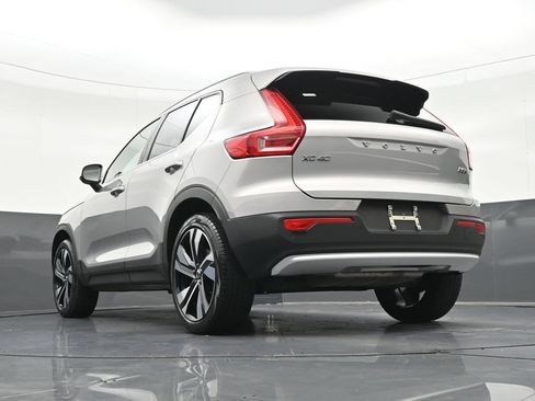 Used 2023 Volvo XC40 B5 Plus AWD/4WD image 27