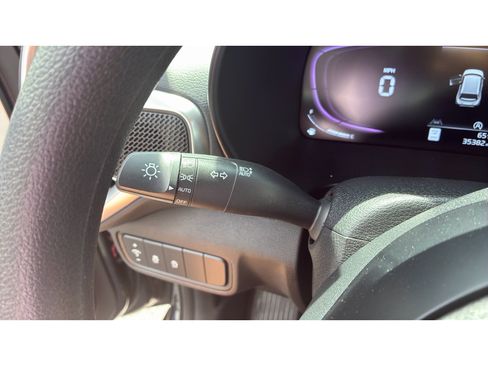 Used 2025 Kia Soul LX w/ LX Technology Package FWD image 21
