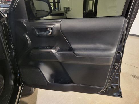 Used 2023 Toyota Tacoma TRD Off-Road image 30