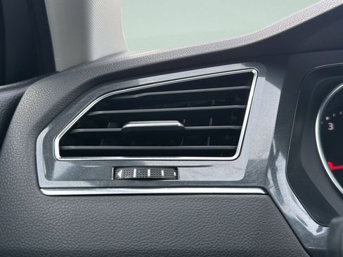 Used 2021 Volkswagen Tiguan S image 42