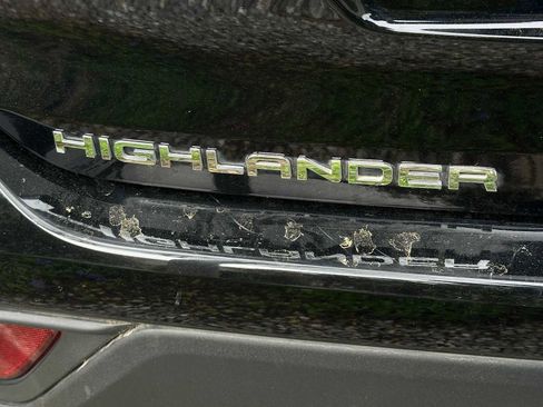 Used 2023 Toyota Highlander XLE AWD/4WD image 10