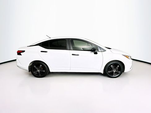 Used 2021 Nissan Versa S FWD image 10