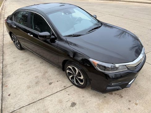 Used 2017 Honda Accord EX image 1
