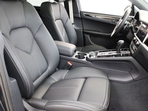 New 2026 Porsche Macan image 30