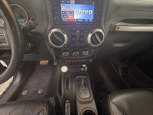 Used 2015 Jeep Wrangler Unlimited Sahara w/ Dual Top Group AWD/4WD image 19