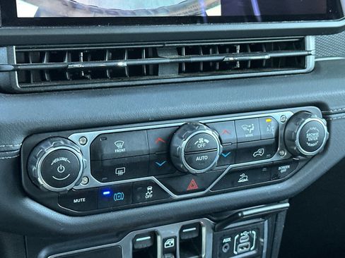 Used 2024 Jeep Wrangler Unlimited Rubicon 4xe image 20