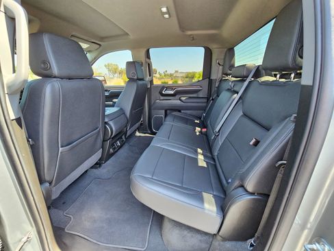 Used 2025 GMC Sierra 1500 SLT AWD/4WD image 18
