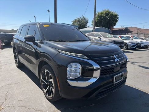 Used 2022 Mitsubishi Outlander ES AWD/4WD image 3
