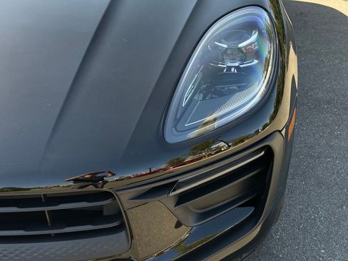Certified 2024 Porsche Macan AWD/4WD image 11