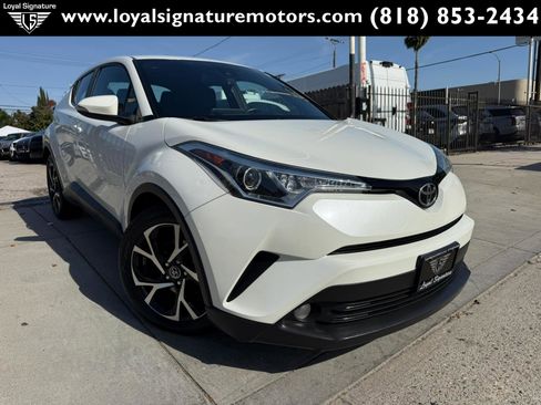 Used 2018 Toyota C-HR XLE image 1
