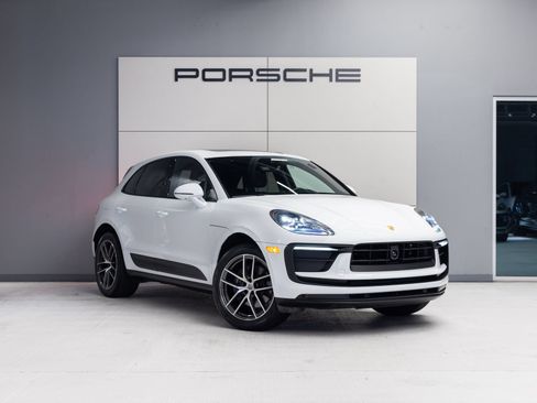 Certified 2026 Porsche Macan AWD/4WD image 9
