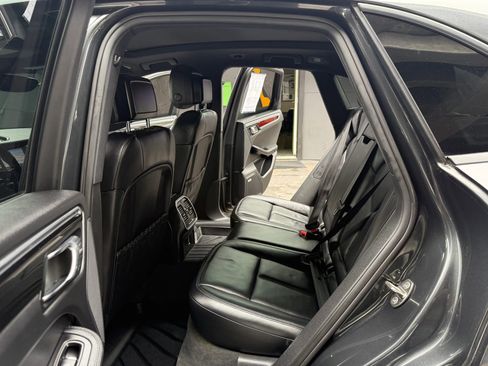Used 2017 Porsche Macan AWD/4WD image 14