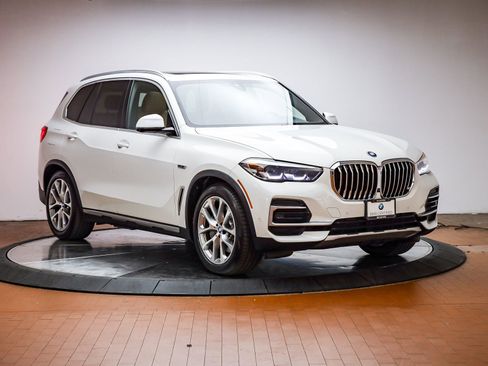 Used 2023 BMW X5 xDrive45e w/ Climate Comfort Package image 6