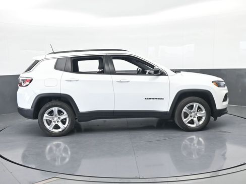 Used 2023 Jeep Compass Latitude image 7