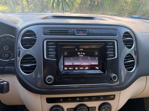 Used 2016 Volkswagen Tiguan S image 21