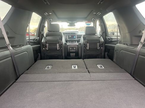 Used 2023 GMC Yukon XL Denali image 45