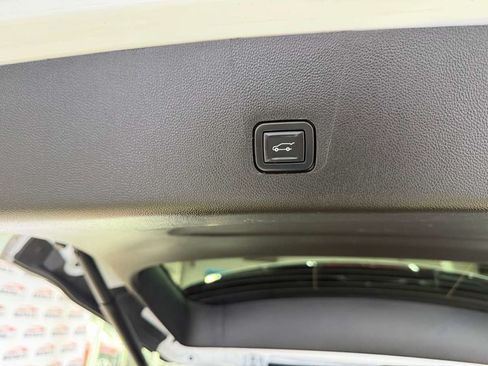 Used 2020 Chevrolet Traverse LT w/ Driver Confidence II Package AWD/4WD image 42