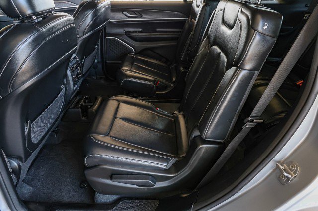 Used 2022 Jeep Grand Cherokee L Limited w/ Black Appearance Package AWD/4WD image 29