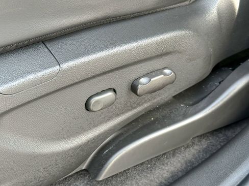 Used 2022 Chevrolet Trax LT w/ LT Convenience Package image 15