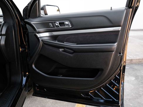 Used 2018 Ford Explorer XLT w/ Equipment Group 202A image 43