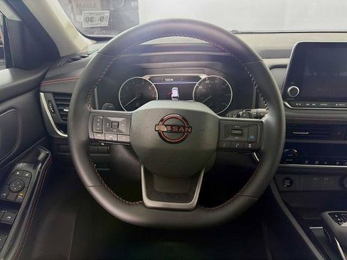 Certified 2025 Nissan Rogue SV AWD/4WD image 9