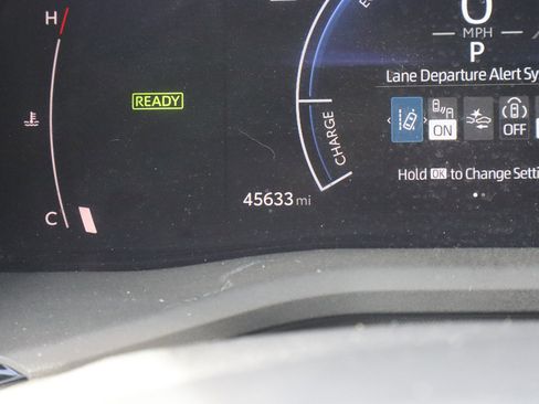 Used 2025 Toyota Camry SE image 28