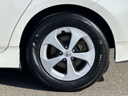 Used 2015 Toyota Prius Two image 30