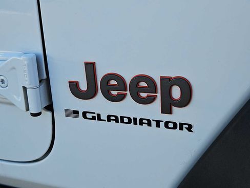 Used 2023 Jeep Gladiator Mojave image 12