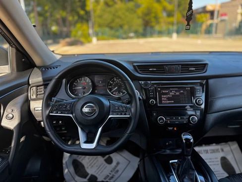 Used 2018 Nissan Rogue SV FWD image 19