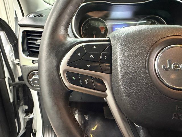 Used 2019 Jeep Cherokee Limited AWD/4WD image 17
