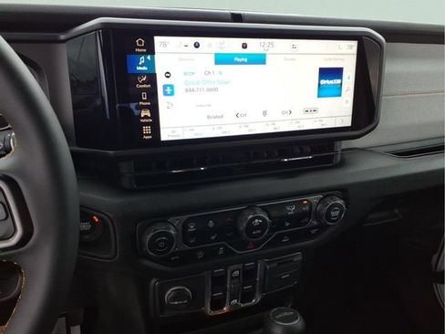 Used 2024 Jeep Gladiator Sport image 9