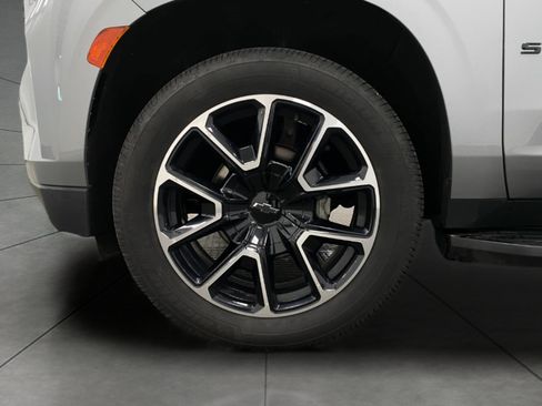 Used 2023 Chevrolet Suburban RST AWD/4WD image 13