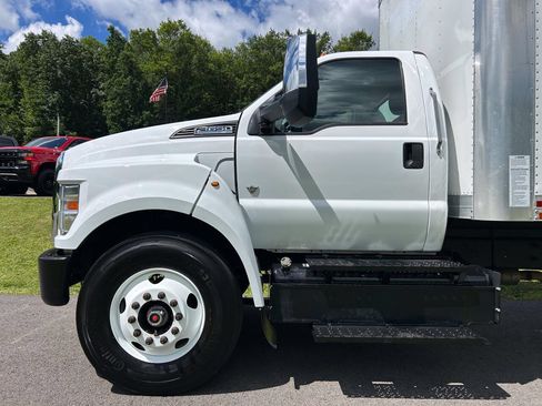 Used 2023 Ford F650 2WD Regular Cab Super Duty image 9