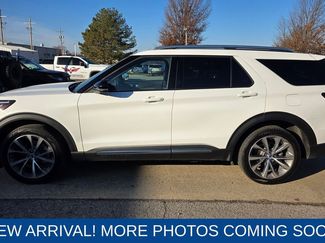 Used 2025 Ford Explorer Platinum w/ Ultimate Package video 2
