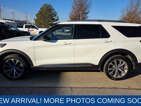 Used 2025 Ford Explorer Platinum w/ Ultimate Package image 2