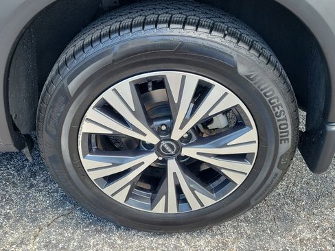 Certified 2022 Nissan Rogue SV FWD image 8