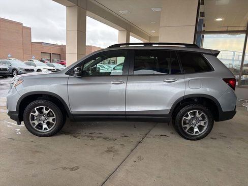Used 2023 Honda Passport TrailSport image 2