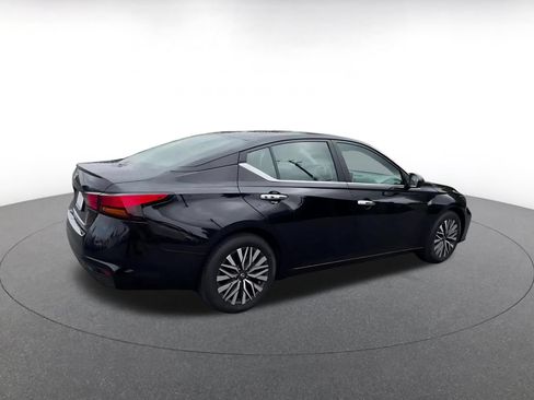 Used 2025 Nissan Altima 2.5 SV FWD image 15